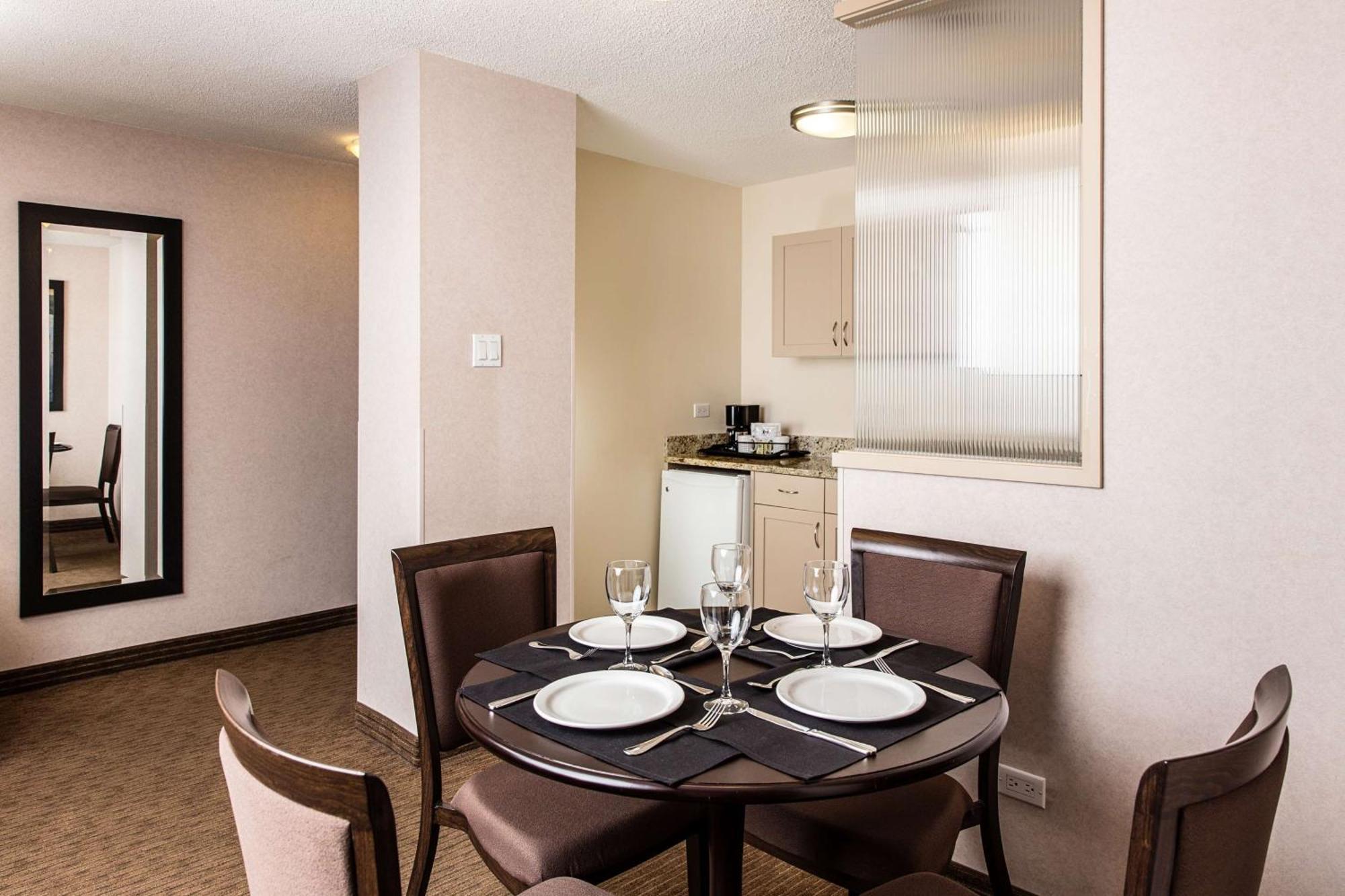 Campus Tower Suite Hotel Edmonton Ngoại thất bức ảnh